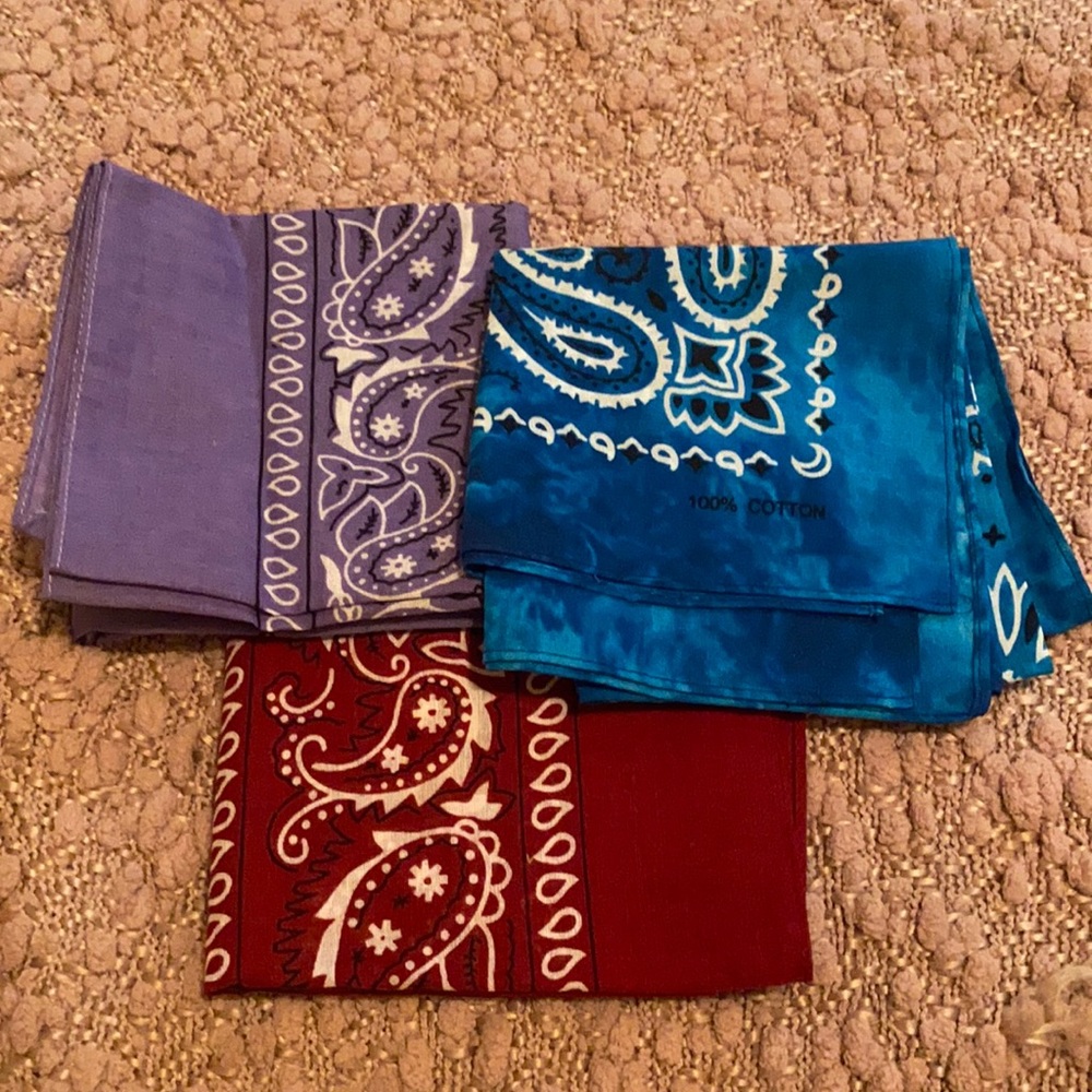 SET OF BANDANAS